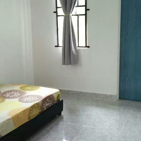 Rehat Penginapan Famili Kampung Kuala Besut Exterior photo